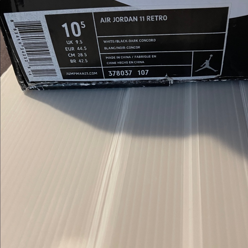 Jordan men air Jordon 11 Retro 11 black and white some damage on the box - Picture 6 of 9